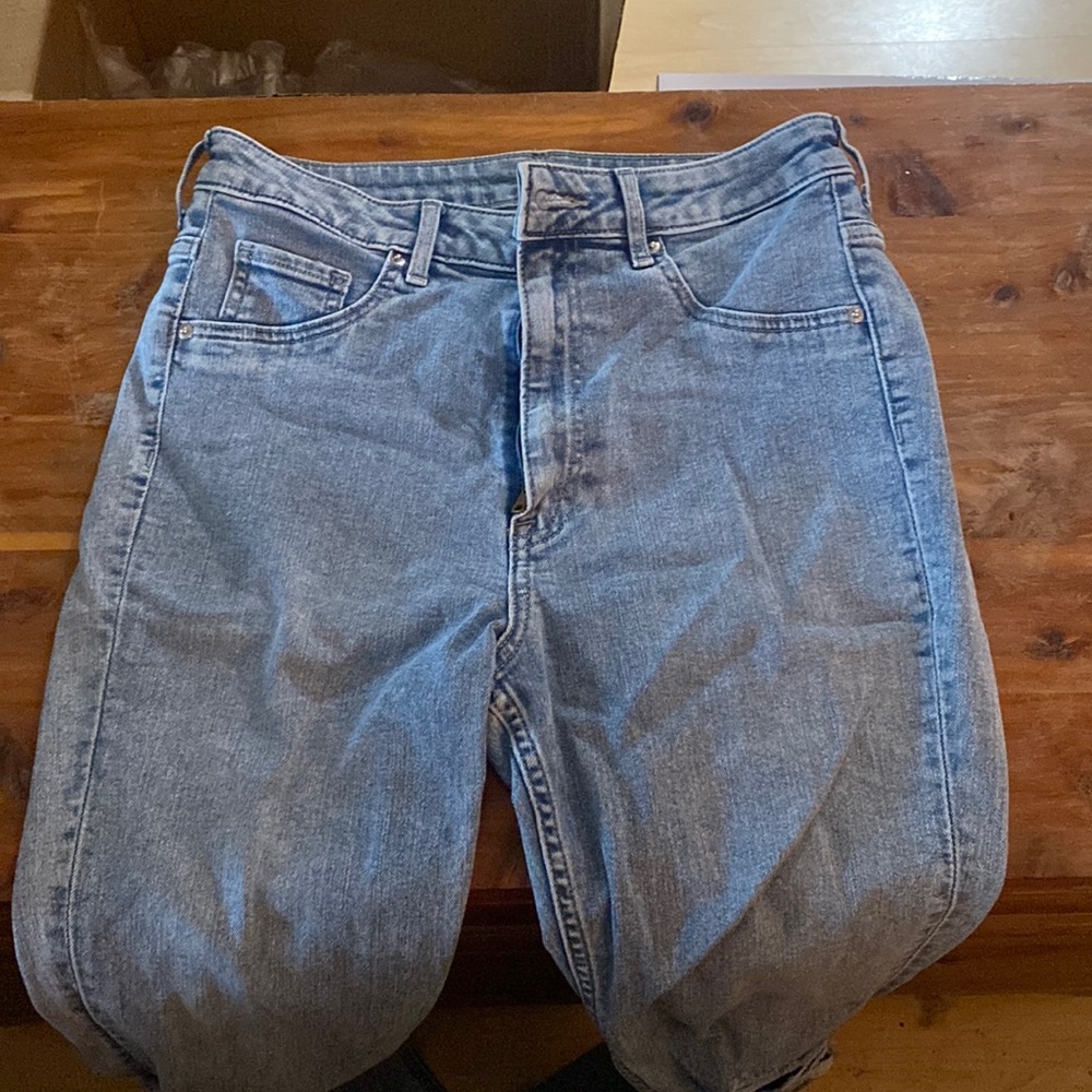 Ripped stretchy jeans
